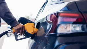 El Gobierno congela el precio de los principales combustibles