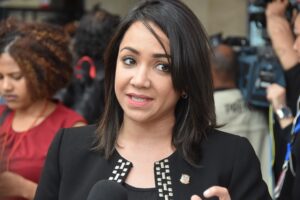 Faride insta oposición a mostrar pruebas de presunto financiamiento del narco