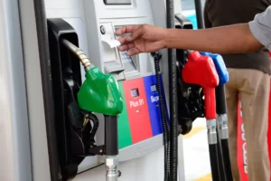 Gobierno mantiene sin variación los precios de los combustibles