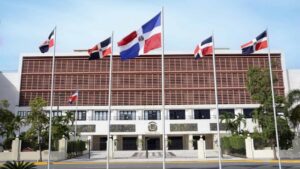 Legisladores llaman a evitar que usuarios asuman costo de los nuevos cobros bancarios