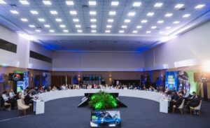 Ministros de Transporte de Latinoamérica crean red regional para modernizar y hacer más seguro el sector