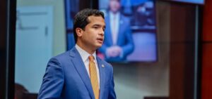 Omar Fernández defiende se libere de impuestos salarios por debajo de RD$52,000