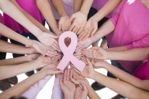 Hoy se conmemora el Día Mundial del Cáncer de Mama: un llamado de atención a mujeres de 70 años