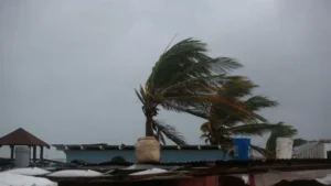 El huracán Melissa se aleja de Cuba rumbo a Bahamas