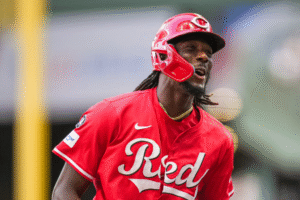 Elly De La Cruz jugó toda la segunda mitad de 2025 con un desgarro parcial en el cuádriceps