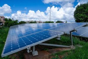 Las empresas de energía renovable acusan al Gobierno de violar marco legal del sector