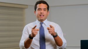 Omar Fernández identifica recursos para reducir impuesto al salario y reta al Gobierno a cumplir la ley