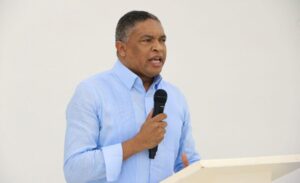 Exsenador Yván Lorenzo cuestiona subida presupuestaria en hospital del Nordeste