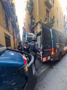 Grupos criminales de dominicanos en España pasan de controlar narcopisos a «mercenarios del delito»