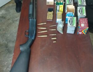 Policía ocupa escopeta y más de 400 municiones durante allanamiento en Maizal