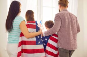 EE. UU. exige al menos 5 años en el país para transmitir ciudadanía a hijos nacidos en el extranjero