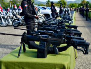 Abinader entrega equipamiento militar y tres blindados FURIA a las Fuerzas Armadas