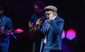 Juan Luis Guerra revienta el Arena del Cibao en el primero de sus conciertos con más de 18 mil personas