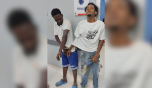 COMIPOL arresta a tres hombres que lanzaban objetos a vehículos en Autovía del Coral