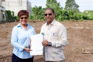 Directora del INAIPI recibe del presidente Luis Abinader terrenos para construir CAIPI en favor de la niñez vulnerable en Andrés, Boca Chica