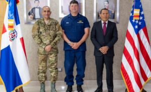 La Guardia Costera de EE.UU. reafirma apoyo a RD contra el narcotráfico tras sostener reunión con la DNCD y DNI