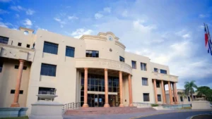 Falta de jueces provoca retrasos graves en tribunales de Santiago, advierten abogados