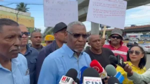 Choferes de Los Alcarrizos exigen inclusión en rutas del Metro