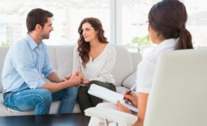 Terapia de pareja: la alternativa que muchos matrimonios temen antes de decidir separarse