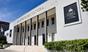 Cultura logra que YouTube retire videos que lucraban con el Himno Nacional dominicano