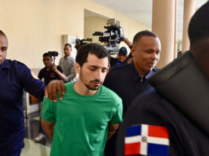 Defensa de Pumarol alega brote psicótico, acusación asegura que tiene capacidad para enfrentar un juicio