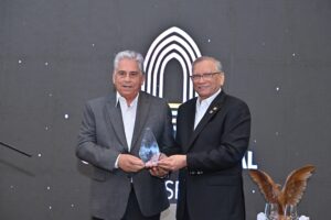 Banreservas reconoce a Winston “Chilote” Llenas en homenaje a los 93 años de las Águilas Cibaeñas