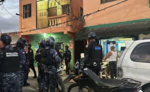 Autoridades ocupan drogas y armas de fuego durante operativos en Santo Domingo Norte