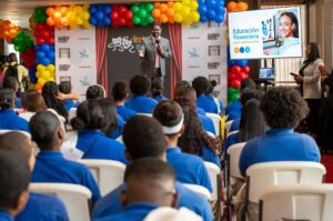 Banreservas realiza jornadas de bancarización para estudiantes de la UASD y el ITLA