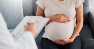 La maternidad en RD se mantiene joven, pero crecen los embarazos después de los 40 años