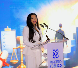 Yeni Berenice instruye a fiscales presenten cargos a motoristas por muerte de chofer en Santiago