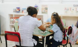 Minerd avanza en inclusión para estudiantes con TEA en su día de concienciación