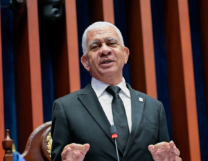 Ricardo de los Santos favorece explicaciones ante el Congreso por alzas eléctricas
