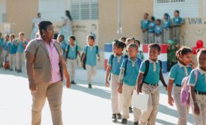 MINERD llama a reintegrarse a las aulas este lunes 6, tras Semana Santa