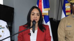 Faride llama a ayudar primero antes de grabar tras muerte de chofer en Santiago