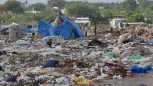 Encuentran cadáver en descomposición de un hombre en vertedero de Santiago