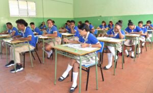 Conoce las reglas del Minerd sobre el uso de celulares y otros dispositivos en centros educativos