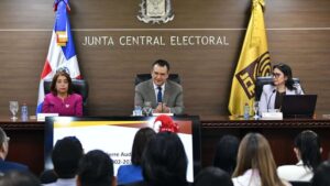 ¿La prohibición de la JCE de publicar encuestas políticas viola la libertad de expresión?