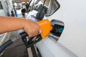 Gasolina premium sube 6 pesos y la regular 3; a partir de hoy se congelan los combustibles