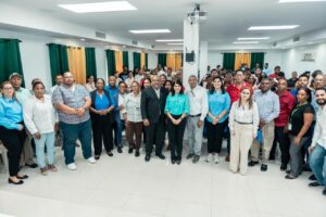 Fundación Reservas del País ofrece conferencia a microempresarios de Pedernales