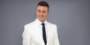 Alex Bueno permanece ingresado en cuidados intensivos