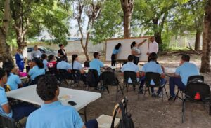 ADP denuncia estudiantes reciben clases bajo árboles en politécnico de Las Matas de Farfán
