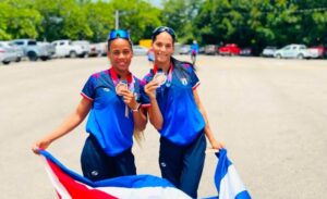 Segunda fuga en Santo Domingo: Remera cubana abandona la delegación tras ganar el bronce
