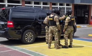 Capturan a dos fugitivos reclamados por EE. UU. por homicidio y agresión sexual