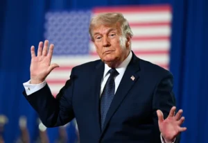 Trump confirma que pidió a la FIFA reconsiderar la tarjeta roja de Folarin Balogun