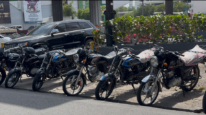 “El motorista no utiliza retrovisores, eso lo trae el motor de más”: esto opinan conductores sobre una norma que pocos cumplen