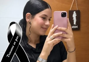 Joven muere tras ser aplastada por una grédar mientras iba en motocicleta en Santiago