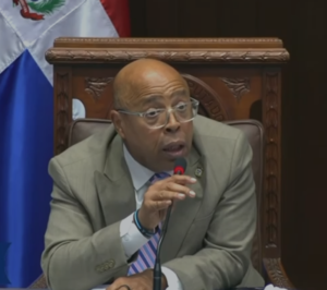 Alfredo Pacheco manda a callar a diputado de la FP: usted no tiene la palabra