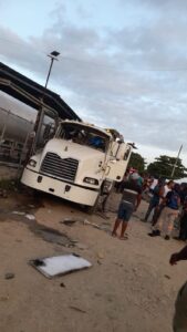 Explosión de camión cisterna deja tres muertos en la Circunvalación de Haina