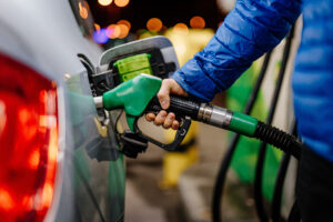 Gobierno congela precios de los combustibles
