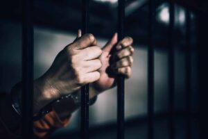 Condenan a 30 y 15 años de prisión a dos personas por asesinato de un hombre